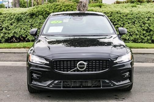 2024 Volvo S60 B5 Core Dark Theme