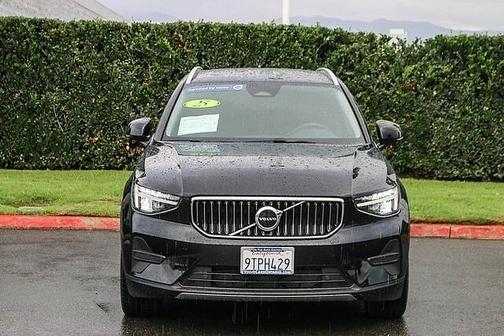2025 Volvo XC40 Core
