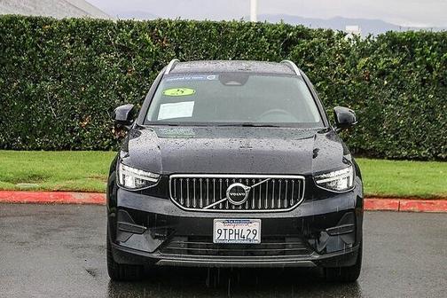 2025 Volvo XC40 Core