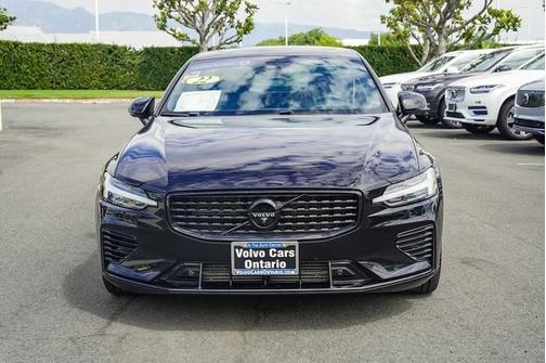 2022 Volvo S60 Recharge Plug-In Hybrid T8 Black Edition R-Design Extended Range