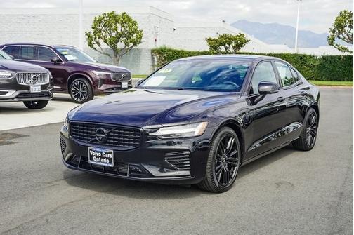 2022 Volvo S60 Recharge Plug-In Hybrid T8 Black Edition R-Design Extended Range