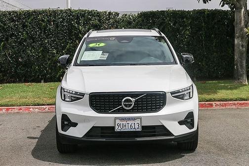 Crystal White 2025 Volvo XC40 Plus