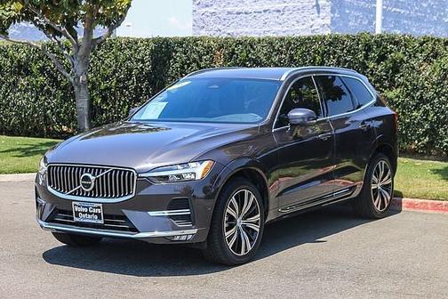 Platinum Grey 2023 Volvo XC60 Plus