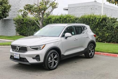 2025 Volvo XC40 B5 Core