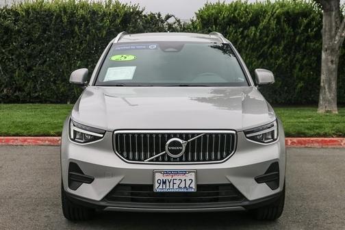 2025 Volvo XC40 B5 Core