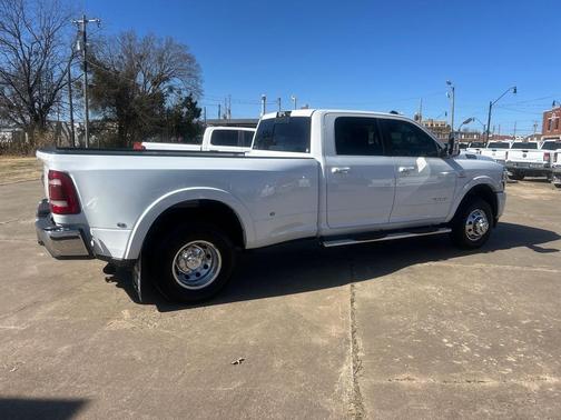 2022 RAM 3500 Laramie Crew Cab 4x4 8' Box