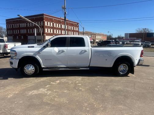 2022 RAM 3500 Laramie Crew Cab 4x4 8' Box