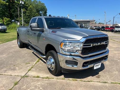 2023 RAM 3500 Tradesman Crew Cab 4x4 8' Box