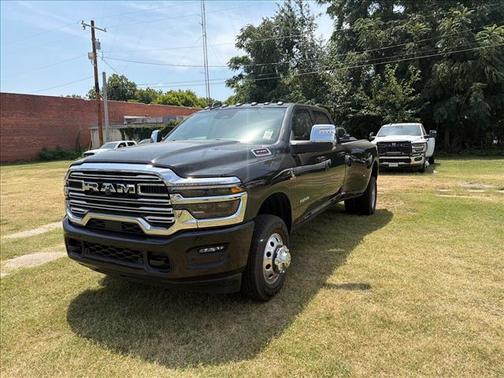 Diamond Black Crystal Pearl Coat 2026 RAM 3500 Laramie