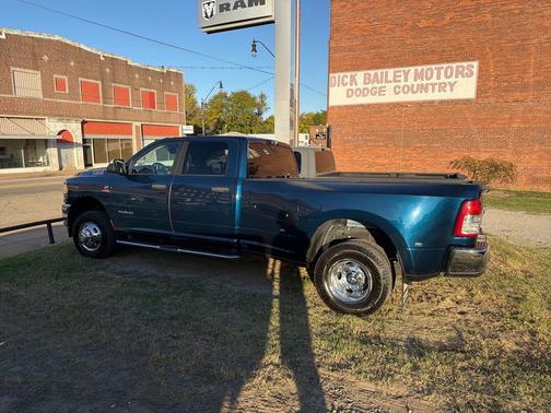 Patriot Blue Pearlcoat 2022 RAM 3500 Big Horn Crew Cab 4x4 8' Box