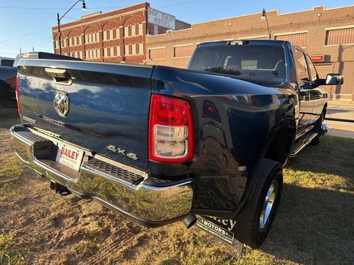 Patriot Blue Pearlcoat 2022 RAM 3500 Big Horn Crew Cab 4x4 8' Box