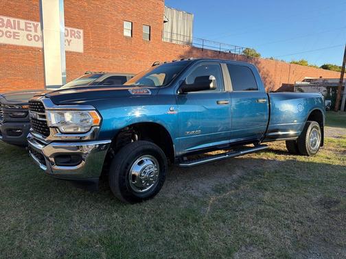 Patriot Blue Pearlcoat 2022 RAM 3500 Big Horn Crew Cab 4x4 8' Box