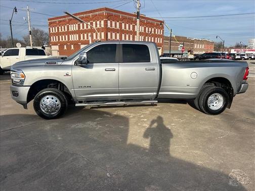 2024 RAM 3500 Laramie Crew Cab 4x4 8' Box