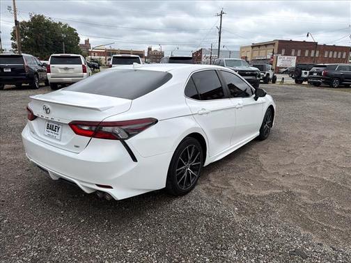 Super White 2021 Toyota Camry SE
