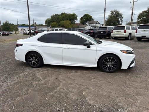 Super White 2021 Toyota Camry SE
