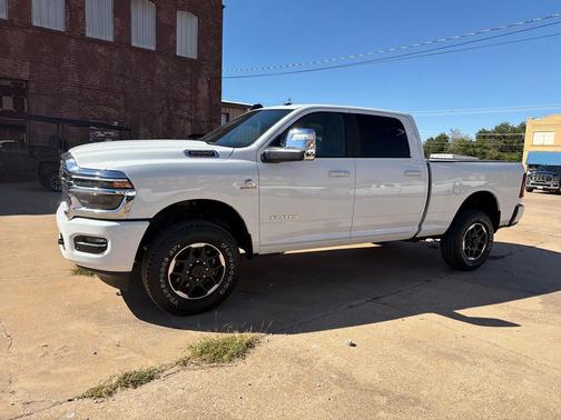 Bright White Clearcoat 2026 RAM 2500 Laramie Crew Cab 4x4 6'4' Box