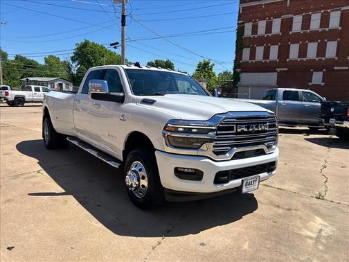 Bright White Clearcoat 2025 RAM 3500 Laramie Crew Cab 4x4 8' Box