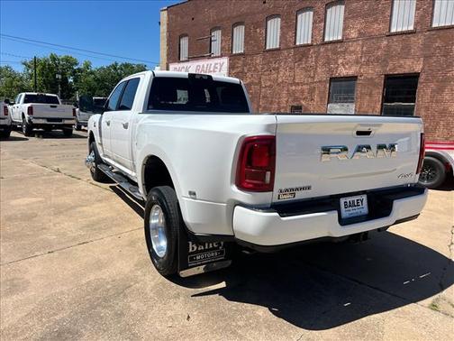 Bright White Clearcoat 2025 RAM 3500 Laramie Crew Cab 4x4 8' Box