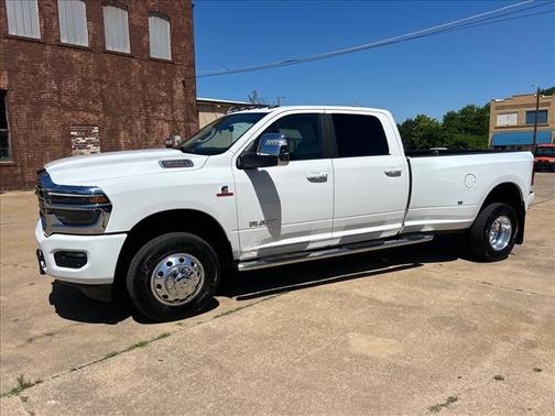 Bright White Clearcoat 2025 RAM 3500 Laramie Crew Cab 4x4 8' Box