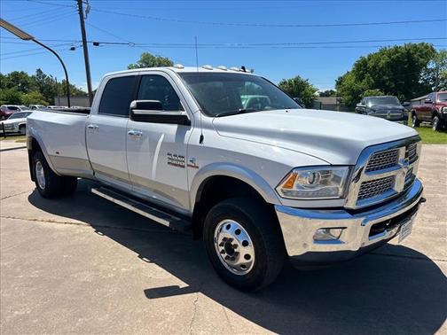 Bright White Clear Coat 2018 RAM 3500 Laramie