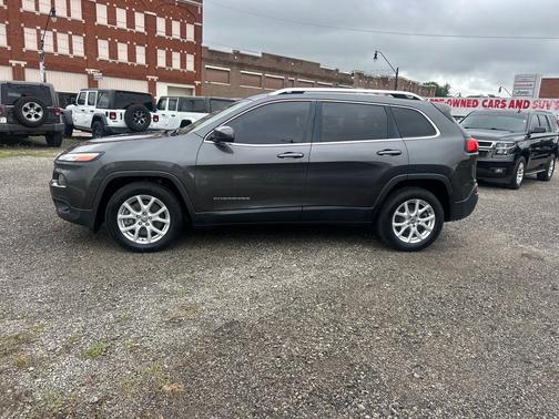 Granite Crystal Metallic Clearcoat 2015 Jeep Cherokee Latitude