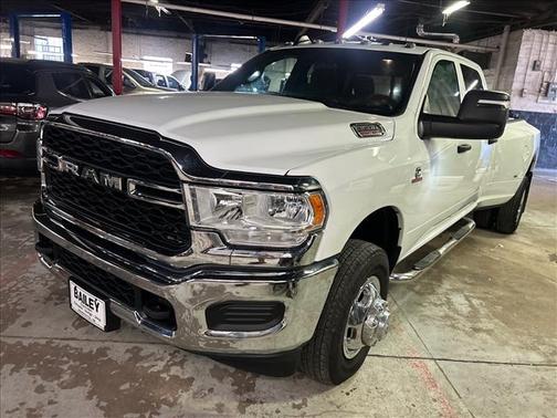 2024 RAM 3500 Tradesman Crew Cab 4x4 8' Box