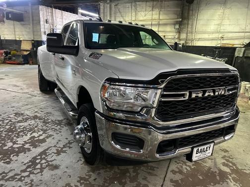 2024 RAM 3500 Tradesman Crew Cab 4x4 8' Box