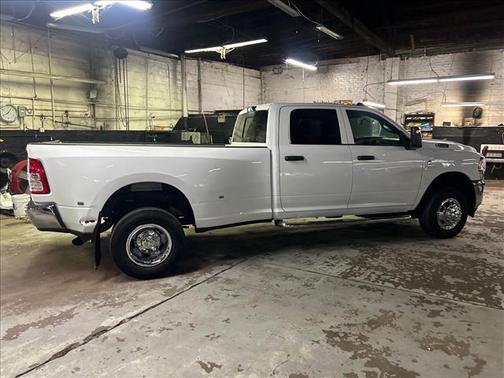 2024 RAM 3500 Tradesman Crew Cab 4x4 8' Box