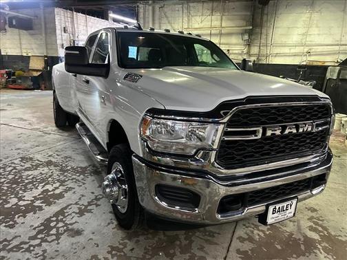 2024 RAM 3500 Tradesman Crew Cab 4x4 8' Box