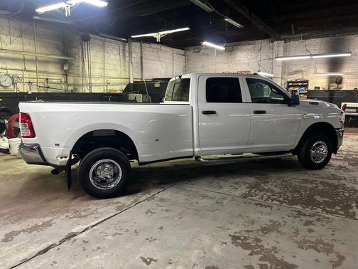 2024 RAM 3500 Tradesman Crew Cab 4x4 8' Box