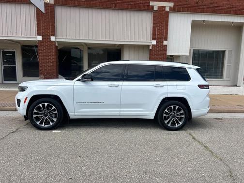 Bright White Clearcoat 2023 Jeep Grand Cherokee L Overland