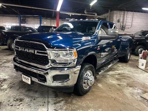 2024 RAM 3500 Tradesman Crew Cab 4x4 8' Box