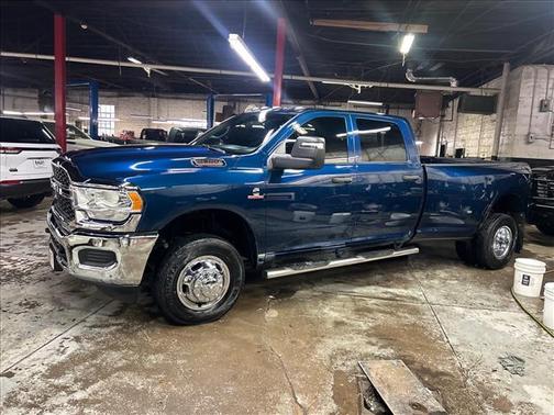 2024 RAM 3500 Tradesman Crew Cab 4x4 8' Box