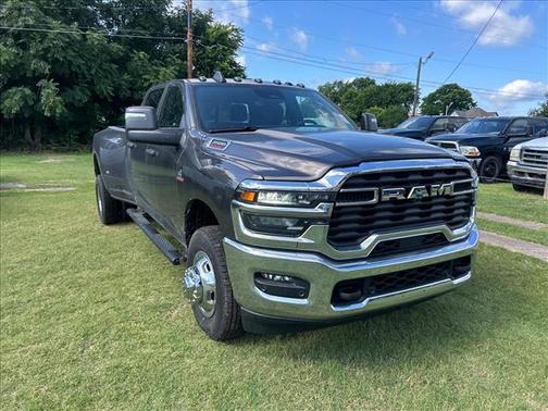Granite Crystal Metallic Clear Coat 2026 RAM 3500 Tradesman