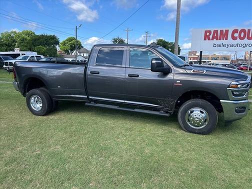 Granite Crystal Metallic Clear Coat 2026 RAM 3500 Tradesman