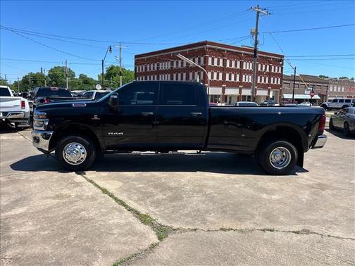 Diamond Black Crystal Pearlcoat 2025 RAM 3500 Big Horn Crew Cab 4x4 8' Box