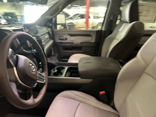 2026 RAM 3500 Laramie Crew Cab 4x4 8' Box