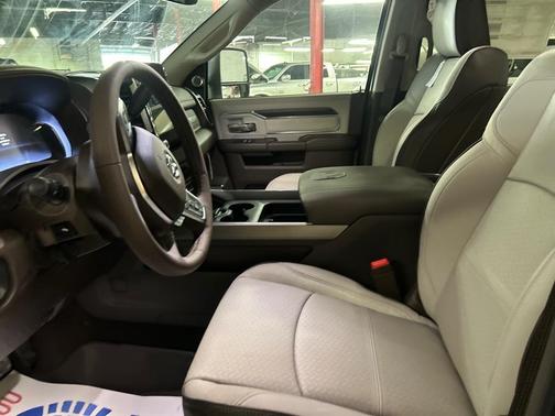 2026 RAM 3500 Laramie Crew Cab 4x4 8' Box