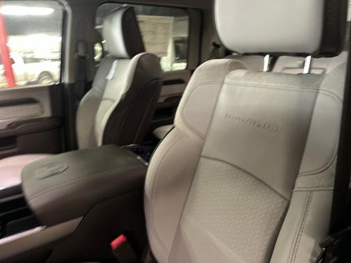 2026 RAM 3500 Laramie Crew Cab 4x4 8' Box