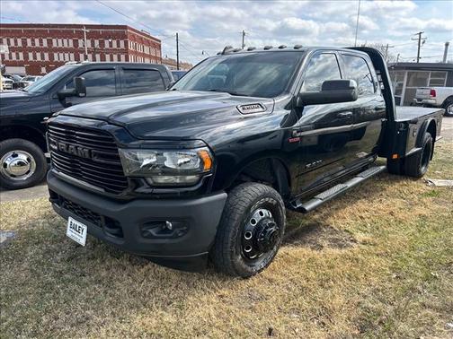 2020 RAM 3500 Big Horn Crew Cab 4x4 8' Box