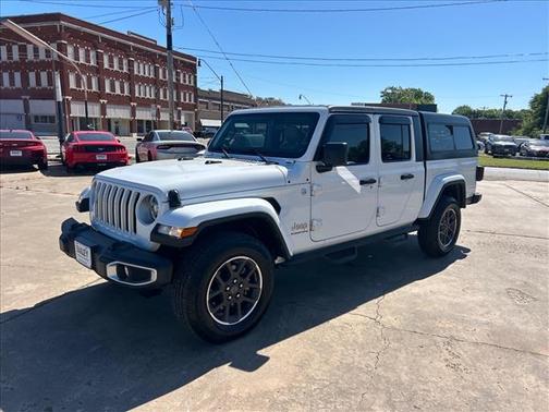 Bright White Clear Coat 2023 Jeep Gladiator Overland