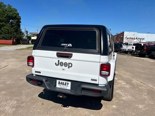 Bright White Clear Coat 2023 Jeep Gladiator Overland