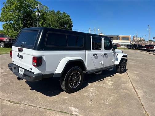 Bright White Clear Coat 2023 Jeep Gladiator Overland