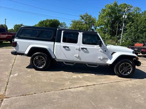 Bright White Clear Coat 2023 Jeep Gladiator Overland