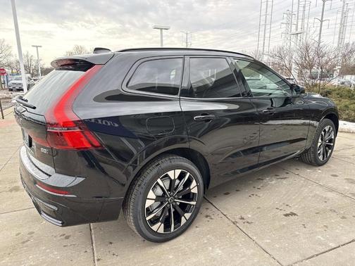 2026 Volvo XC60 B5 Plus