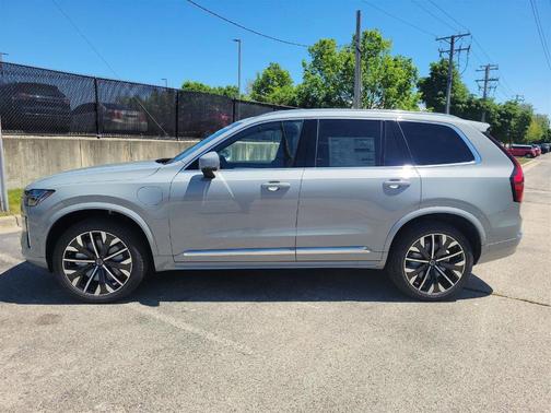 2025 Volvo XC90 Plug-In Hybrid T8 Plus 7-Seater