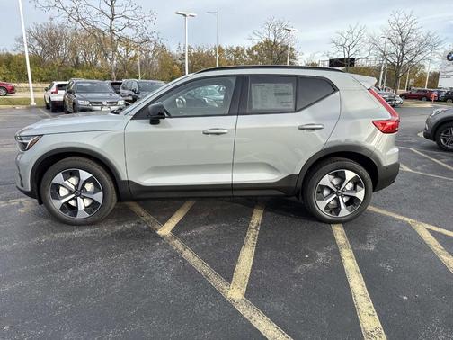 2026 Volvo XC40 B5 Plus