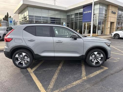 2026 Volvo XC40 B5 Plus
