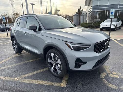 2026 Volvo XC40 B5 Plus