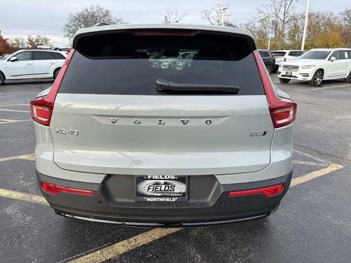 2026 Volvo XC40 B5 Plus